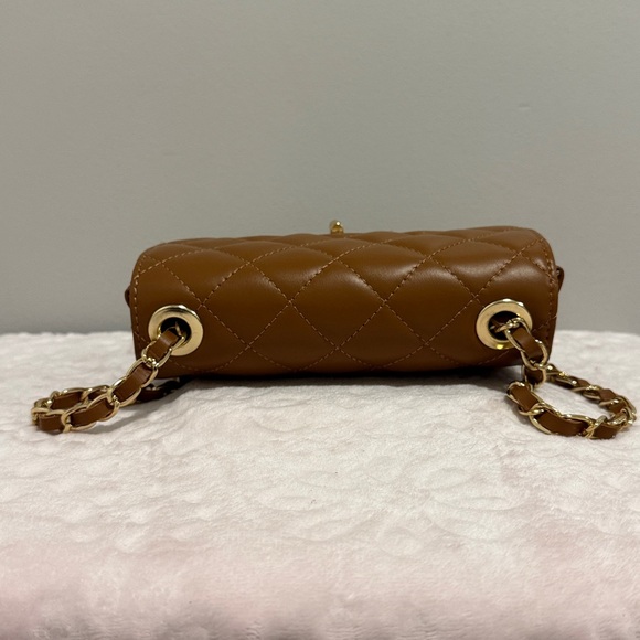 Persaman New York Gia
Cognac Quilted Leather Crossbody - Picture 3 of 6